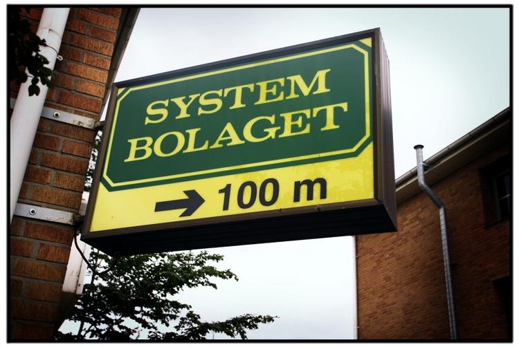 Systembolagets store udvalg og billige vine trækker flere danskere over sundet. 