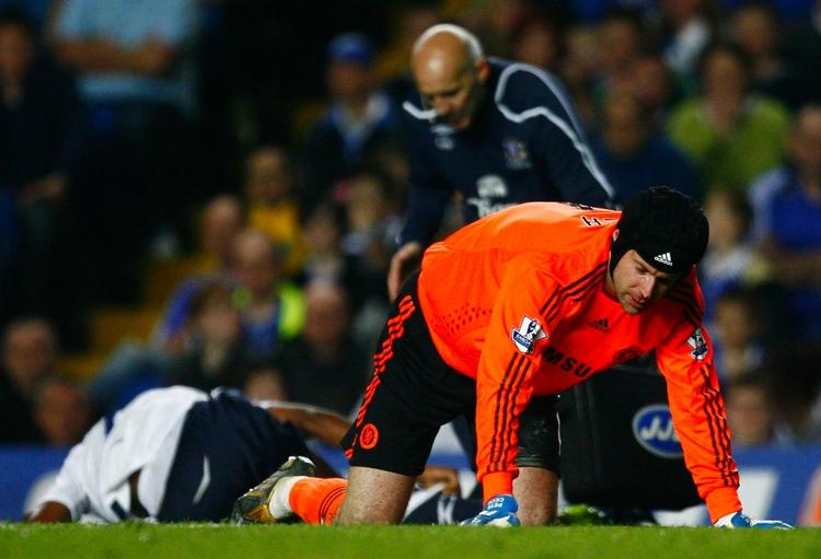 Den til tider famlende målmand Petr Cech har fuld opbakning fra sin manager i Chelsea, Guus Hiddink. Arkivfoto. 