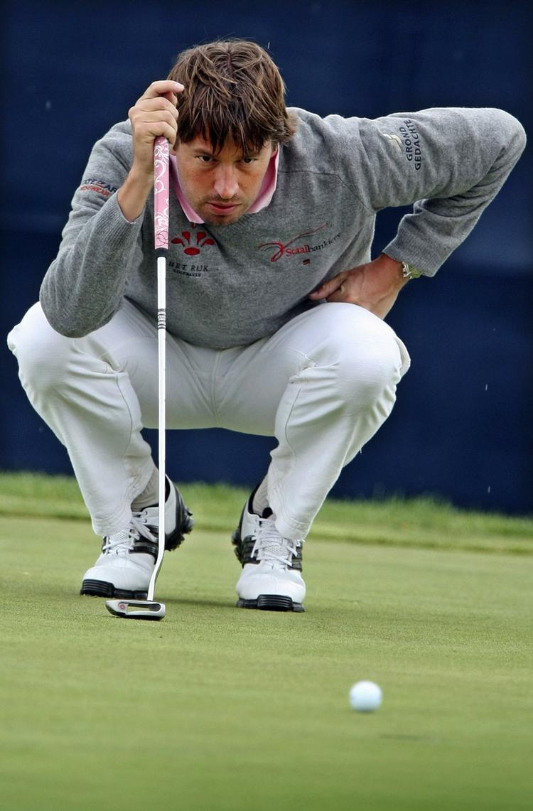 Hollænderen Robert-Jan Derksen fører turneringen på den europæiske tour i Sydkorea med 135 slag for to runder. Det er ti bedre end danske Jeppe Huldahl, der dog klarede cuttet. 