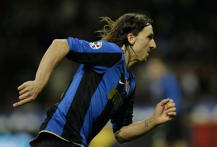 Inters Zlatan Ibrahimovic løber tilbage efter at have scoret i torsdagens pokalsemifinale mod Sampdoria. Svenskeren vil nu gerne prøve nye græsgange. 