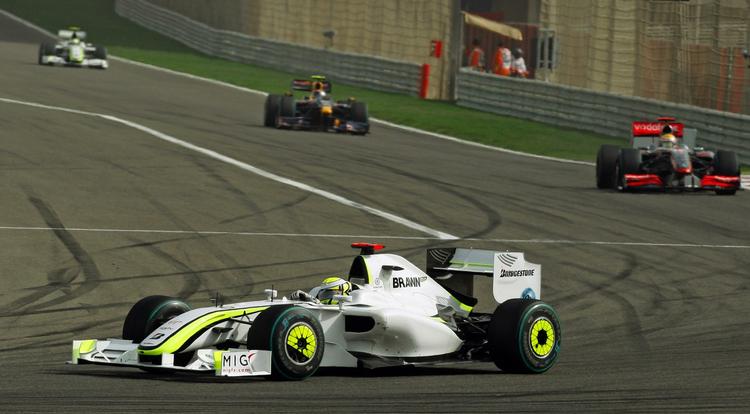 Jenson Button og Brawn-teamet har overraskende kurs mod VM-titlen. 