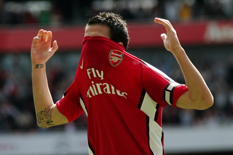 Anfører Cesc Fabregas scorede begge mål for Arsenal. 