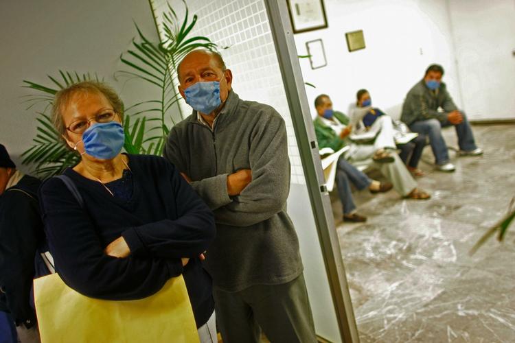 Mexico er hårdest ramt af svineinfluenza, og de lokale forsøger at undgå smitte ved at dække mund og næse. 