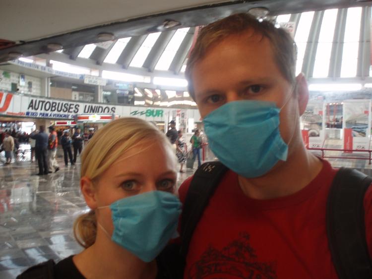 Politiken.dk's læsere fortæller om stemningen i Mexico City, hvor frygten for svineinfluenza er høj. 