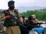 Pakistanske paramilitære styrker i det urolige Lower Dir-distrikt i går. 