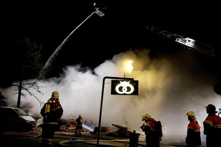 I februar blev en ejendom i Hundige, som husede en købmandsbutik, jævnet med jorden i en eksplosionsbrand. 