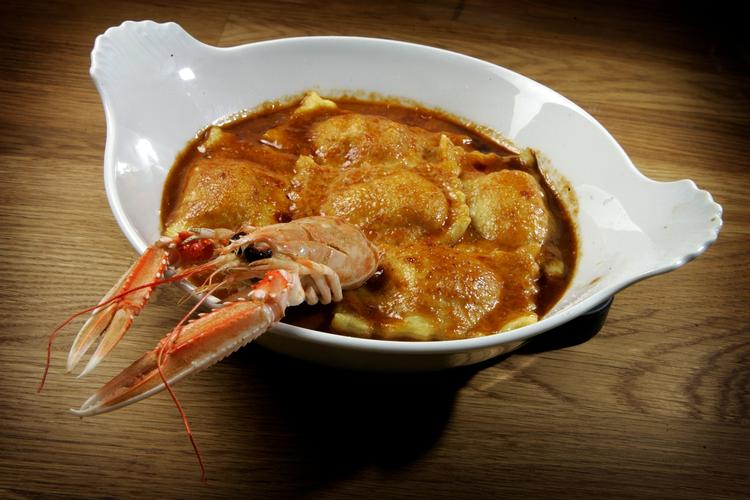  Gratinerede jomfruhummerravioli og hummer