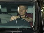 Jürgen Klinsmann forlader Bayern Münchens træningsanlæg efter at være blevet fyret i går. 