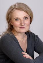 Lisbeth Brun fabulerer frodigt om livet, som det leves i provinsen. Foto: Gabriele Ortner-Rosshoff 