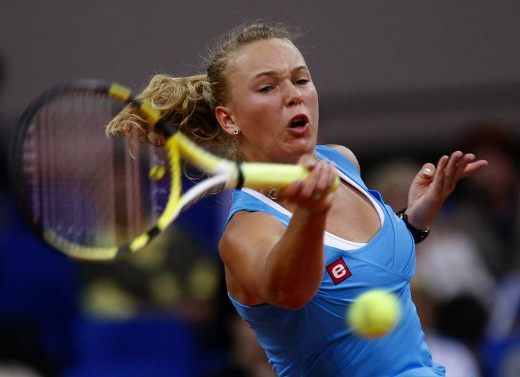 Caroline Wozniacki er klar til 2. runde i Stuttgart, hvor den totale præmiesum er på små fire millioner kroner. Wozniacki afgjorde kampen i 1. runde på sin tredje matchbold 