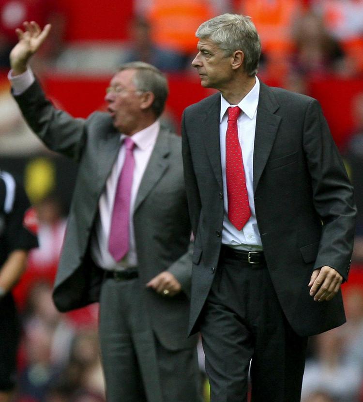 Arsenals manager Arsene Wenger (th) og Manchester Uniteds manager Sir Alex Ferguson har i flere år dyrket et sportsligt uvenskab. Men nu er der varmere vinde. Arkivfoto. 