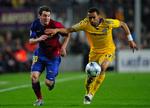 José Bosingwa (til højre) havde godt styr på Barcas lille dribler Lionel Messi. 
