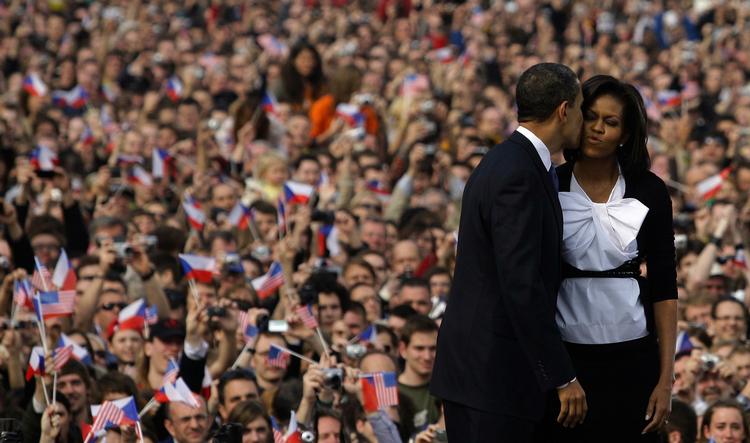 Barack Obama blev tiljublet som en popstjerne, da han først i april besøgte Tjekkiet. Når det gælder konkrete resultater i forholdet mellem Europa og USA er der dog ikke sket meget. 