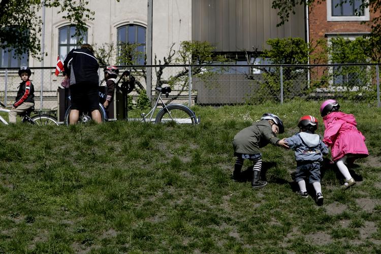 Mange børneinstitutioner må holde lukket på hverdage for at få budgetterne til at hænge sammen. Her er det et arkivfoto fra en børnehave i København. 