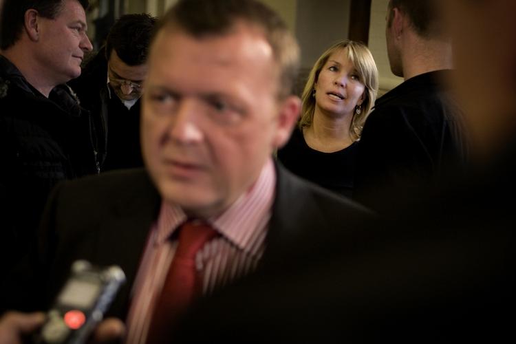»Når de nye ledighedstal offentliggøres i dag, vil der komme endnu et bevis på, at ledigheden har fuld fart på vej forbi 100.000 personer«. 