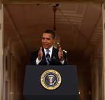 Barack Obama møder journalisterne efter 100 dage som præsident. 