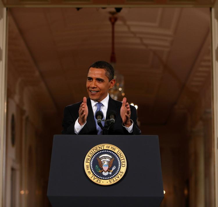 Barack Obama møder journalisterne efter 100 dage som præsident. 
