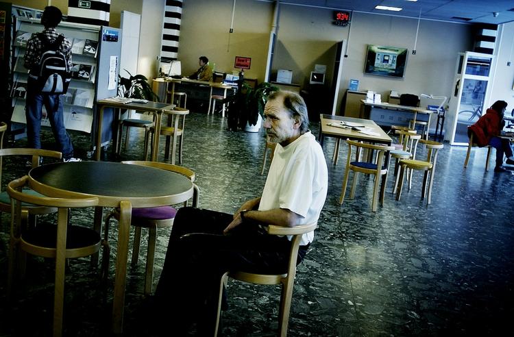 Værdien af dagpengene er nede på 58 procent af en faglærts løn mod tidligere 70 procent. Her arkivfoto fra Arbejdsformidlingen på Vesterbrogade i København. 