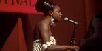 NINA SIMONE. Hun var født i sydstaten North Carolina, men kom vidt omkring i sit liv. Fra New York flyttede hun til Afrika for at opleve sine rødder, og i de sidste år af sit liv slog hun sig ned i Sydfrankrig, hvor hun døde i 2003. Her ses hun ved en koncert i november 1961. 
