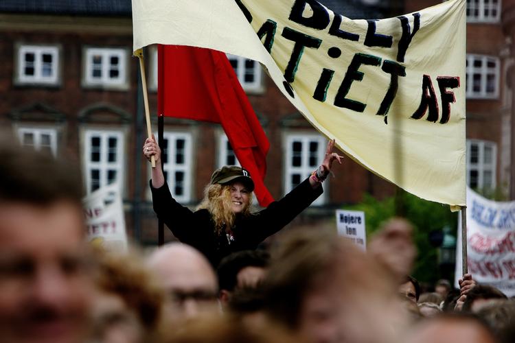 Omkring 70.000 deltog for nogle år siden i demonstrationen mod regeringens velfærdsudspil på Christiansborg Slotsplads. Men ellers er opbakningen til fagbevægelsen faldende (arkivfoto). 
