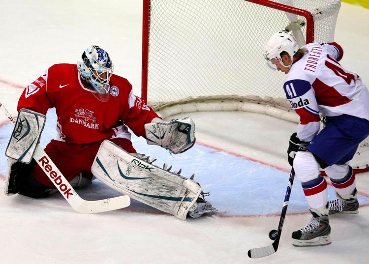 Patrick Thoresen scorer et af de norske mål, der sendte Danmark i nedrykningsslutspillet. Arkivfoto. 