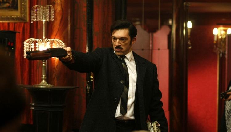 Vincent Cassel tog 22 kilo på for at spille Jacques Mesrine i hans sene, lidt tunge år. 