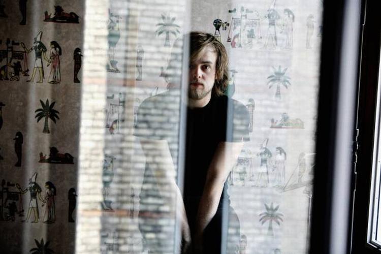 Producer, remixer, solokunstner og forsanger i 'Veto' Troels Abrahamsen er klar med sit tredje soloudspil på bare to år. 