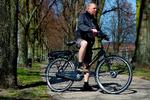 Elcykeltester  Michael C. Svendsen klar til at få en gang pedalhjælp. 