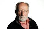 Jens Holsøe har fra 1970-2004 været redaktionssekretær på Politikens ind- og udland. 