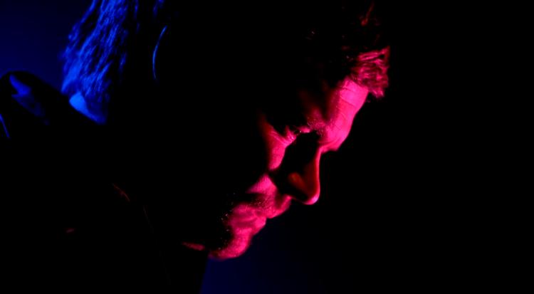 Det er en rockmusik, der oser af dansk provins. Men ikke på den typiske måde, hvor man inderst inde lyder, som om man er lidt grøn af misundelse over, at Jylland ikke er en stat i USASelv om april er strålende og sætter ny varmerekord samme dag som koncerten, er den nye Sommer fra Skanderborg mere præget af efterårs melankoli og vinters hårde frostskorper Foto: Peter Hove Olesen 