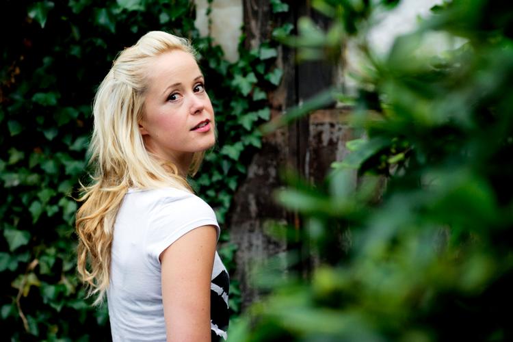 Tina Dickow har allerede haft stor succes med 'Count to Ten'. Nu hjælper SAS lidt til. 