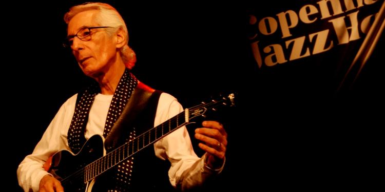 Efter en voldsom hjerneoperation i 1980 mistede Pat Martino al hukommelse, men blandt andet ved at lytte til sine egne plader lærte han sig at spille guitar igen. Foto: Gorm Valentin 