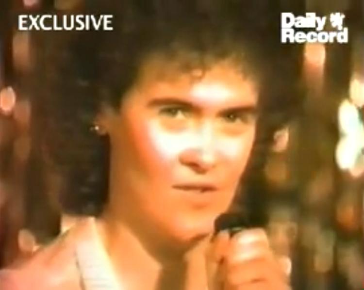 Sådan så Susan Boyle ud som 22-årig. Det viser en video på YouTube. 
