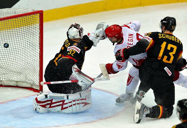 Peter Regin scorer et pragtmål mod Tyskland, og hans sammenspil med Mikkel Bødker og Morten Madsen inspirerede kammeraterne. 