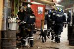 Politibetjentene kan ikke længere se fidusen i indsatsen på Christiania. Her et billede fra en razzia i 2004. 