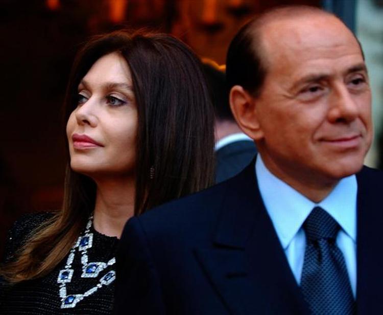 Hr. og fru Berlusconi går hver til sit. 