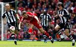 Liverpools Steven Gerrard havde flere gode forsøg, men det var tre holdkammerater, der sørgede for målene mod kriseramte Newcastle. 
