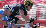 Lance Armstrong (i sort) i aktion i New Mexico. 