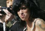 Skandaleramte Amy Winehouse var for nylig i retten for at forsvare sig mod en voldsanklage. Nu har hun dog selv vundet en juridisk kamp: Fotografer skal holde sig på 100 meters afstand af hendes hjem. 