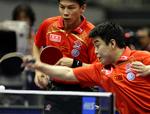 Wang Hao (th.) vandt både semifinalen i double (sammen med Chen Qi i baggrunden) og single med Ma Long på den anden side af bordet. 