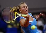 Caroline Wozniacki møder Marion Bartoli, som hun tidligere har vundet tre gange over, i ottendedelsfinalen i Stuttgart. 