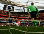 Manchester Uniteds hurtige mål af Ji-Sung Park (tv.) punkterede Arsenals finaledrøm. 