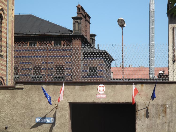Den danske statsborger Ignazio Howaniak sidder på andet år varetægtsfængslet i byen Gliwice i det sydlige Polen. Han er tiltalt i Polen for mordsammensværgelse i Danmark. 