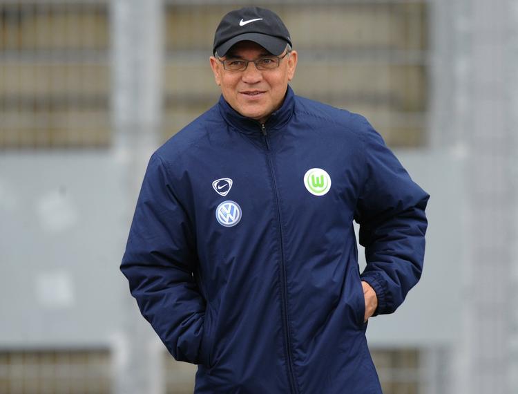 Den succesfulde Wolfsburg-træner Felix Magath fortsætter i Shalke 04. 