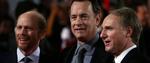 Filmatiseringen af 'Engle og Dæmoner' havde premiere i USA i mandags. Filmens instruktør Ron Howard står her ved siden af skuespiller Tom Hanks og forfatter Dan Brown til højre. 