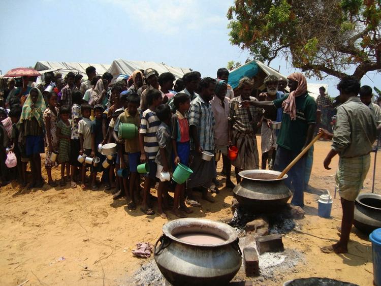 De Tamilske Tigre advarer om fare for hungersnød, hvis ikke FN får lov at sende nødhjælp ind i konfliktområdet. 