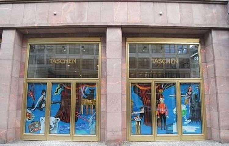 Den danske Taschen-forretning kommer til at ligge på Strøget i nærheden af Kgs. Nytorv. Her er det foto af Taschen-butikken i Berlin,  der åbner i dag. Foto: Taschen.com 