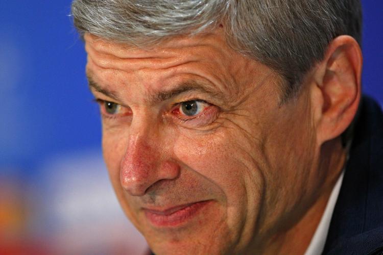 Arsenal vil fortsat gerne have den 59-årige Arsène Wenger til at sidde i trænersædet. (Arkiv) 