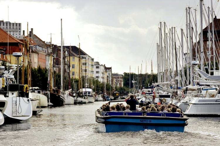 Sejlere frygter, at broer mellem Nyhavn og operahuset vil slå det maritime miljø i inderhavnen ihjel. Arkivfoto. 
