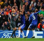 Chelsea-spillernes opførsel over for Øvrebø kan have påvirket Chelsea-fans til at rette dødstrusler mod dommeren. Det mener den tidligere topdommer Graham Poll. 